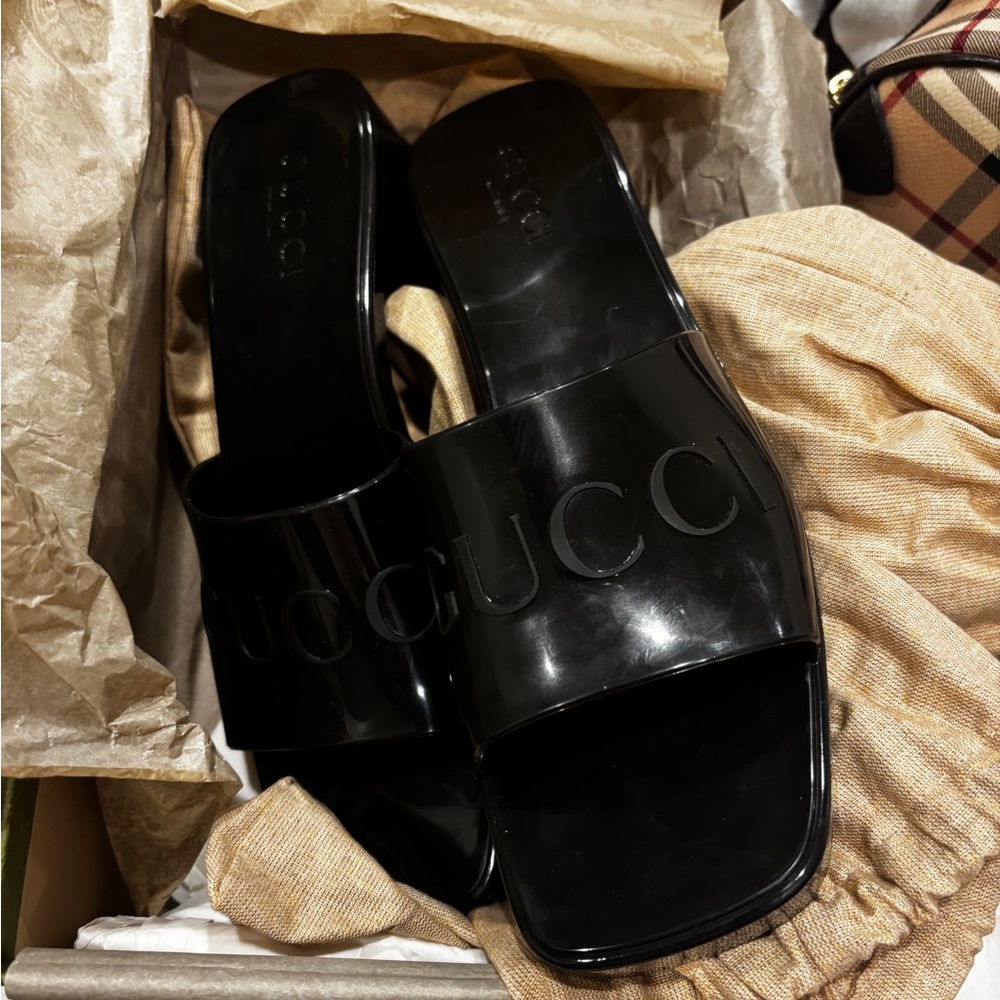 Gucci Black heeled sandals